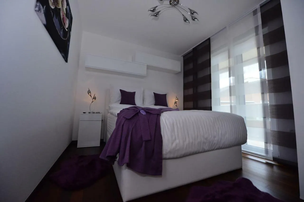 Apartmani Family Sveti Filip i Jakov Casa de hóspedes