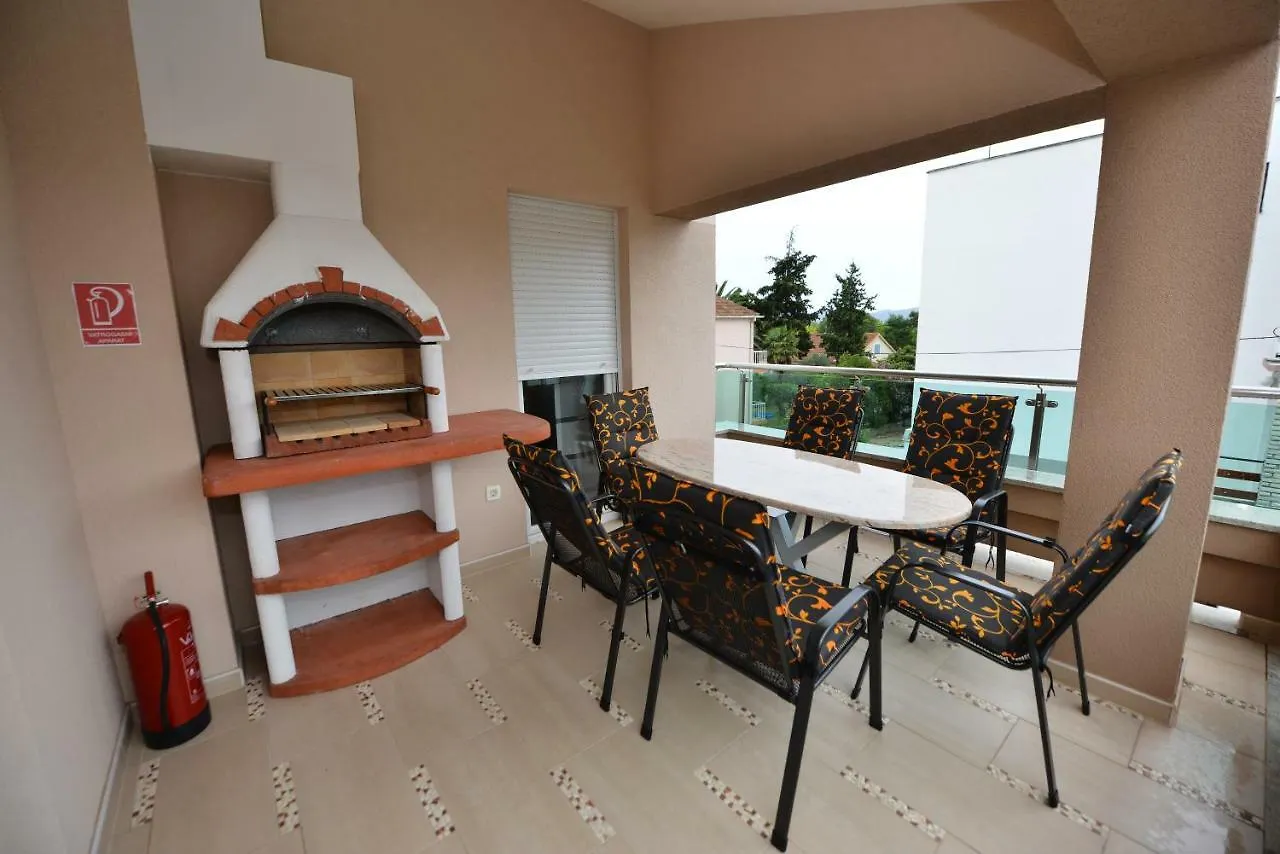 Casa de hóspedes Apartmani Family Sveti Filip i Jakov Croácia