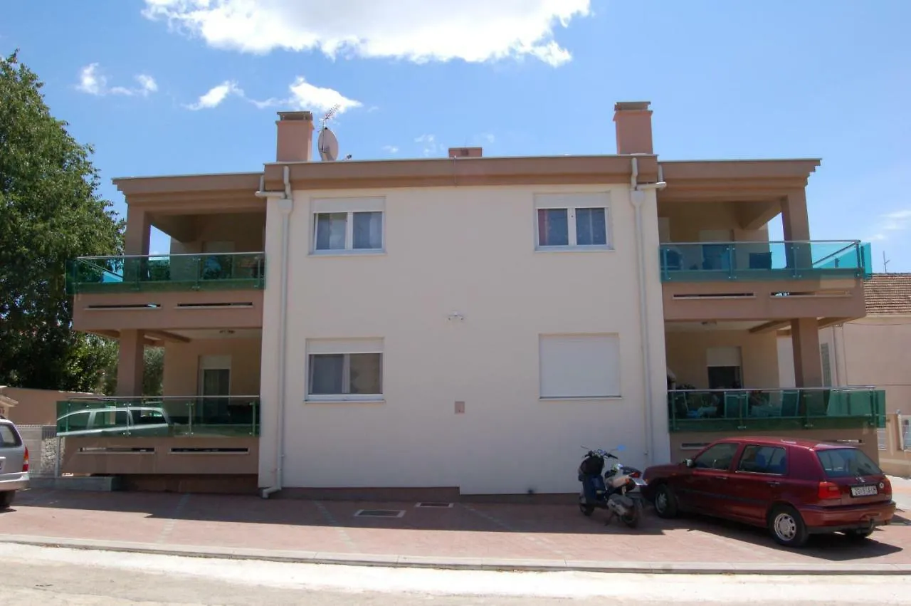 Apartmani Family Sveti Filip i Jakov Casa de hóspedes