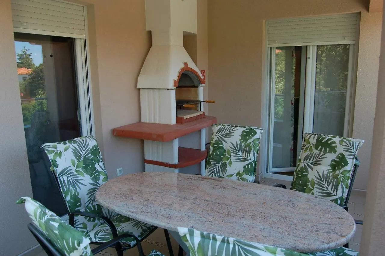 Apartmani Family Sveti Filip i Jakov Casa de hóspedes