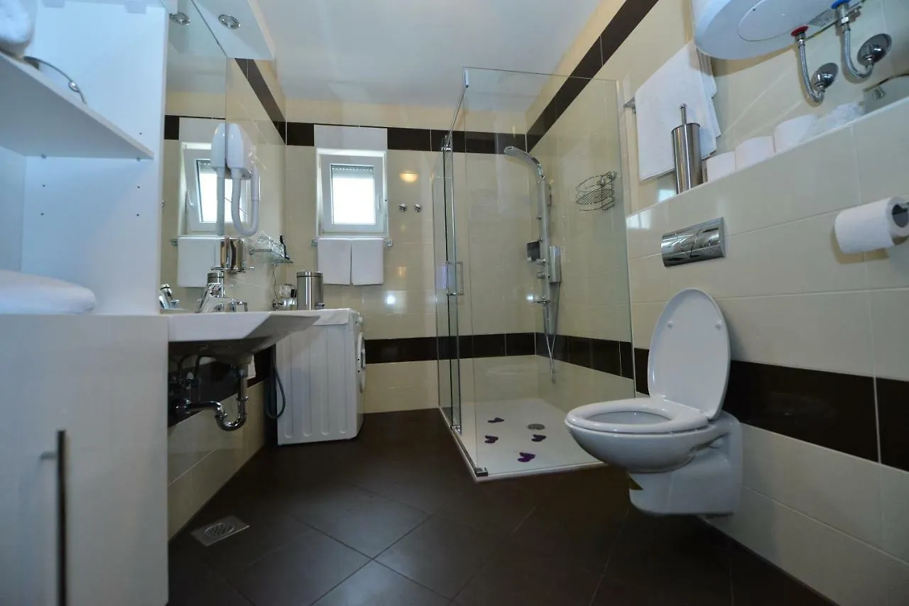 Casa de hóspedes Apartmani Family Sveti Filip i Jakov